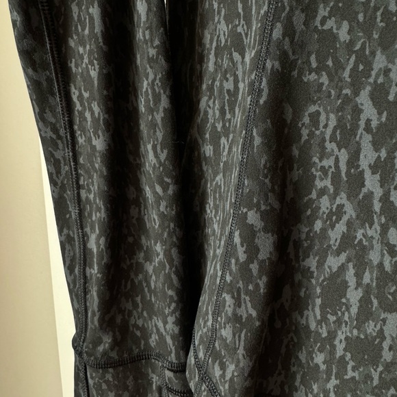 Like New Women’s Lululemon Define Jacket Size 10 - Picture 3 of 4